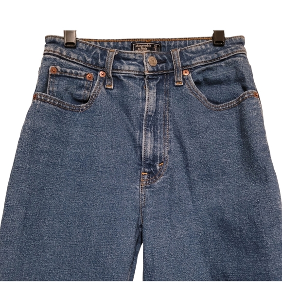 Abercrombie & Fitch Zoe Natural Rise Ankle Straight Jeans Raw Hem Womens 26W 2R - Picture 2 of 5